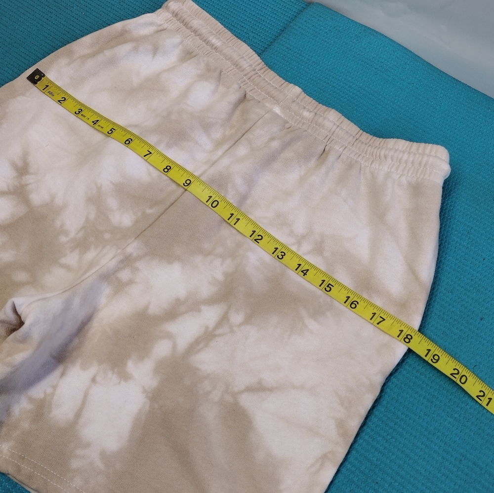 NWT Disney Womens Winnie The Pooh Piglet Embroidered Tie Dye Shorts Size M - Picture 8 of 8